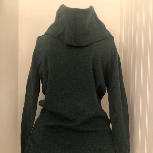 Soft Green Extra Fine Merino Wool Turtleneck Sweater Cottagecore - Picture 1 of 4